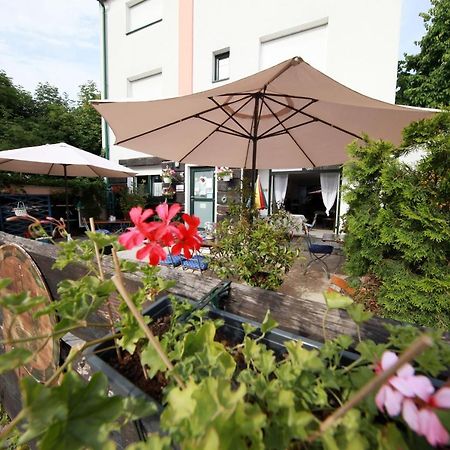 Landhaus Klambauer Ferienapartments Thermennaehe St Martins Therme Frauenkirchen Exterior foto