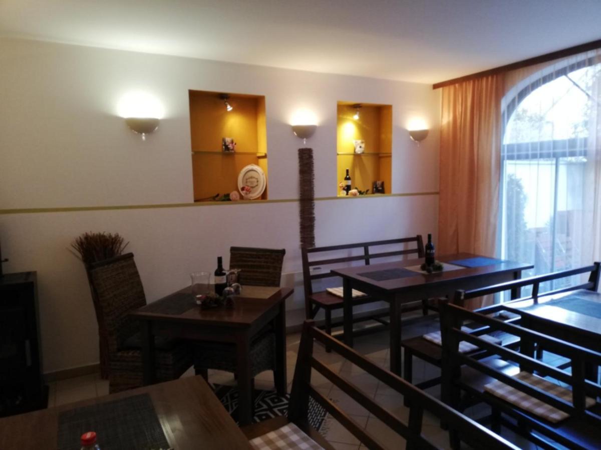Landhaus Klambauer Ferienapartments Thermennaehe St Martins Therme Frauenkirchen Exterior foto